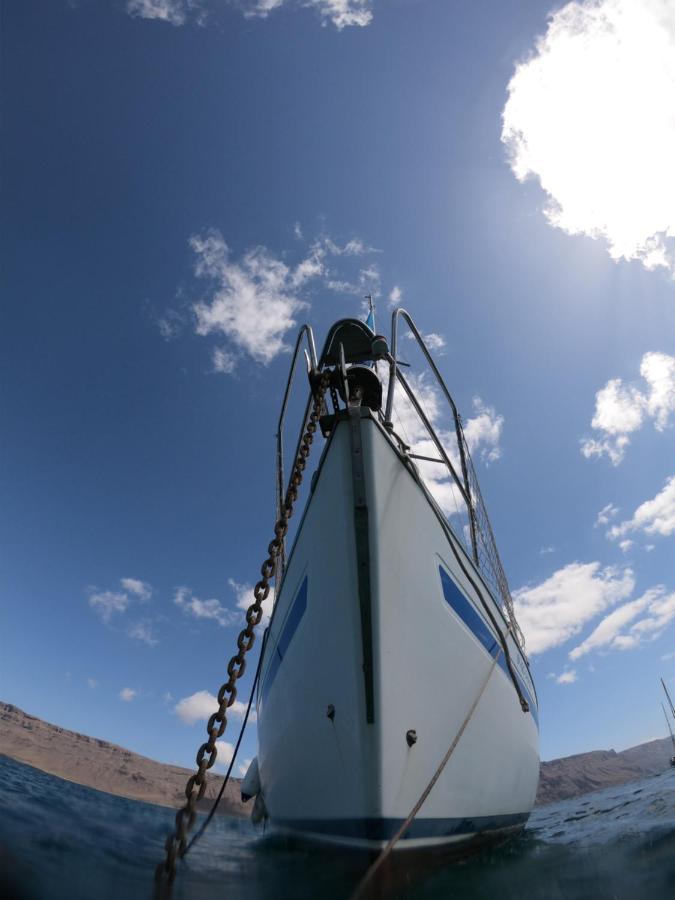Magnifico Barco En La Graciosa Hotel Caleta de Sebo Exterior photo