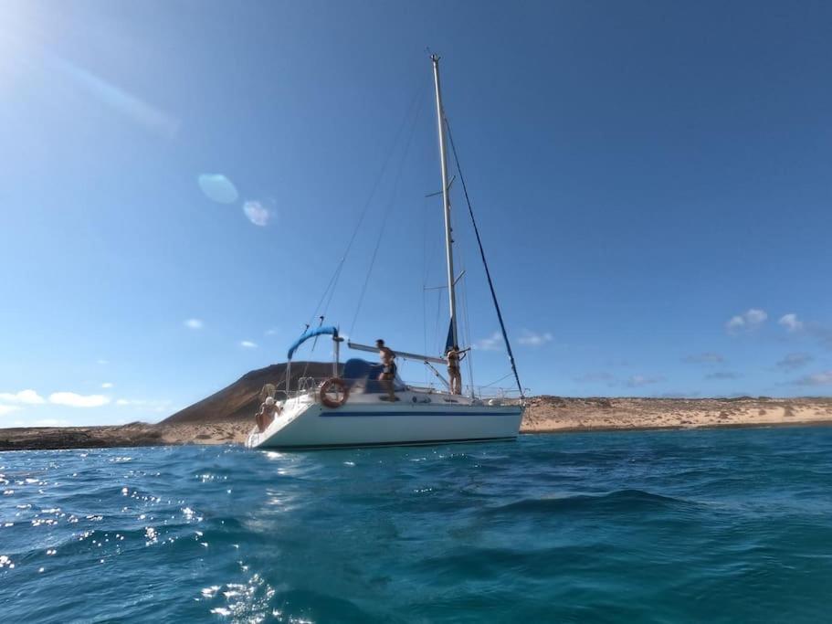 Magnifico Barco En La Graciosa Hotel Caleta de Sebo Exterior photo