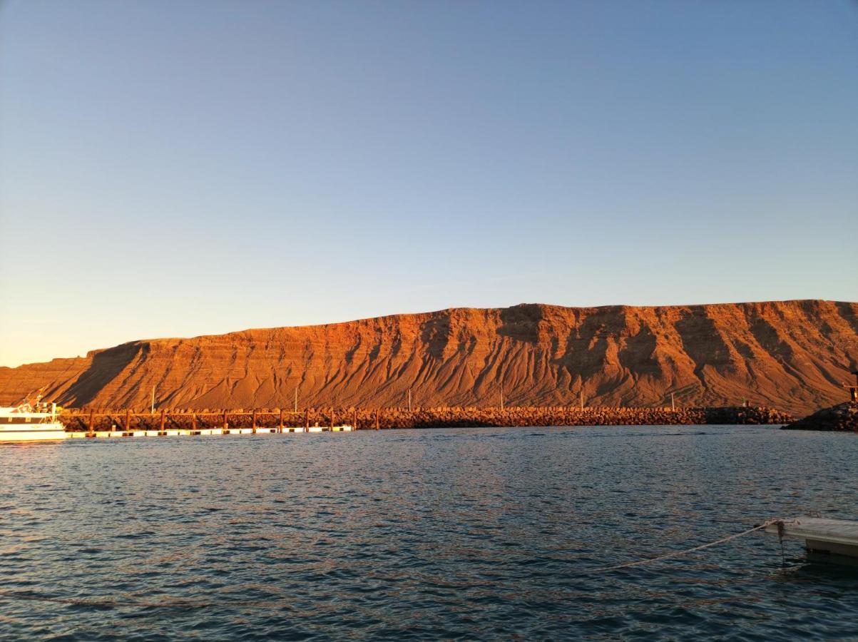 Magnifico Barco En La Graciosa Hotel Caleta de Sebo Exterior photo